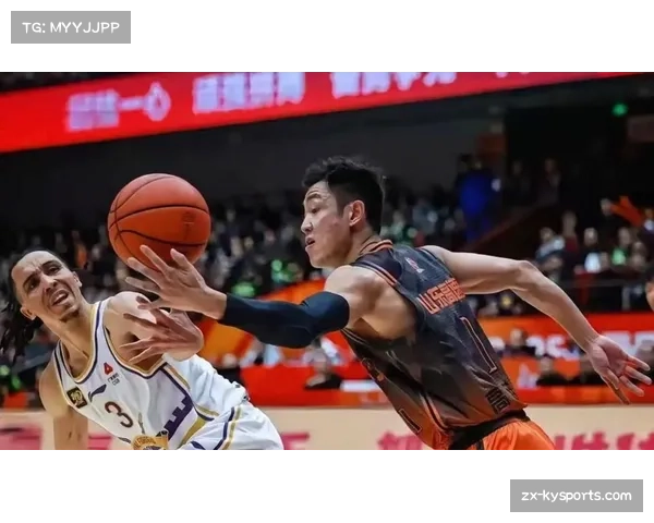 山东队高诗岩替补出战 与哈德森搭档激活外线投射